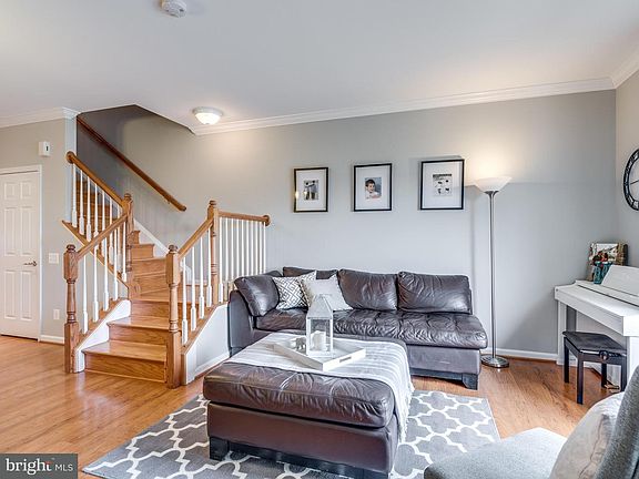 5th image of 20638 Sibbald Sq