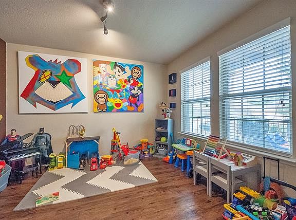 5th image of 3020 Iris Dr