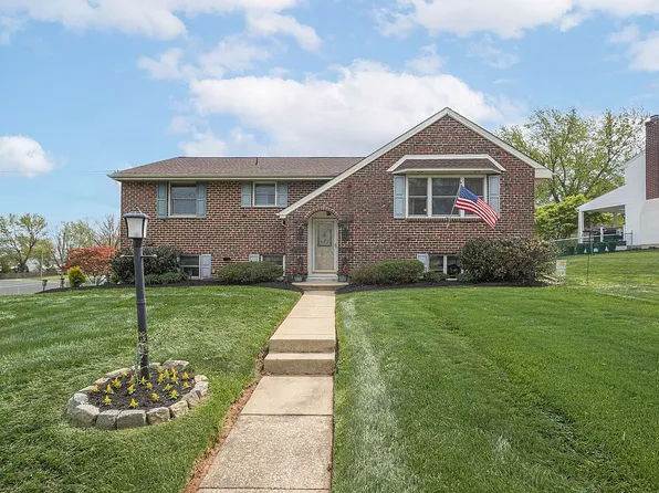 2122 Palomino Dr, Warrington, PA 18976