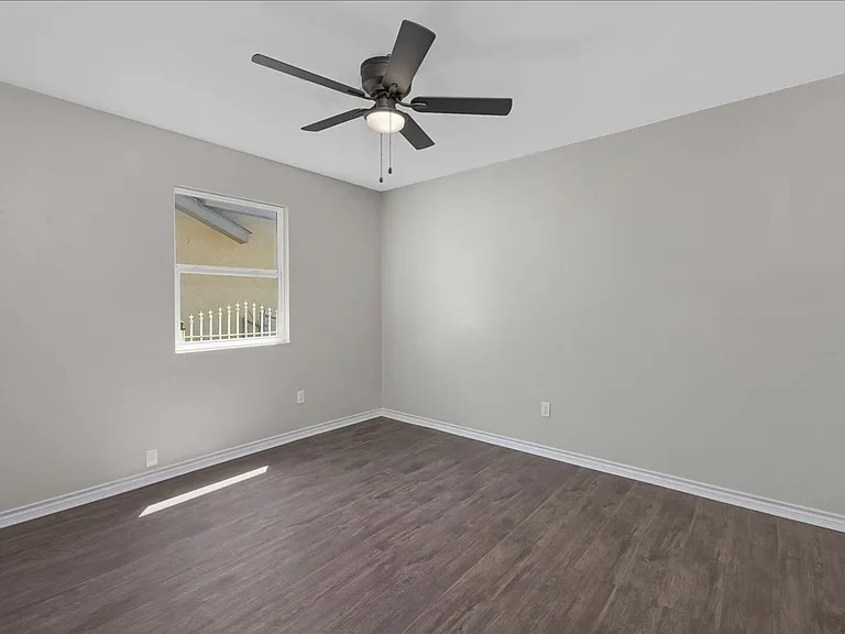 2202 Brook Ave — Photo 16