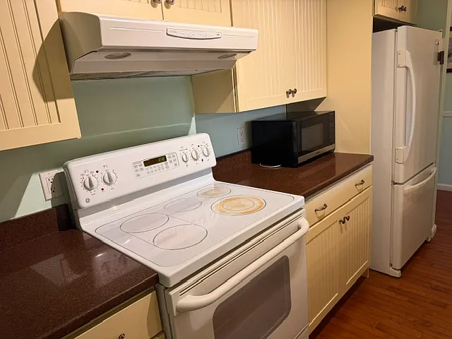2 bed, 900 sqft, $3,100 — Photo 4