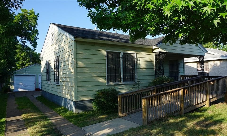 2nd image of 2618 Sharon St
