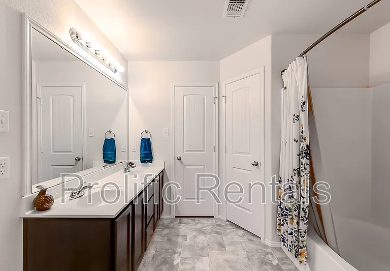 5102 Screaming Eagle Cir — Photo 22