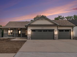 4330 SW Lakeside Dr, Topeka, KS 66610