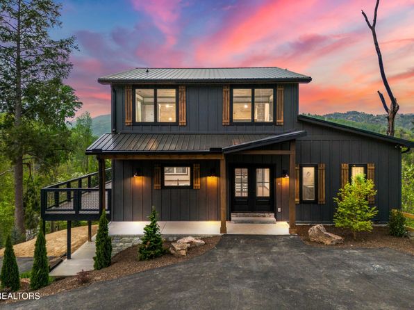 261 Browns Ridge Rd, Gatlinburg, TN 37738