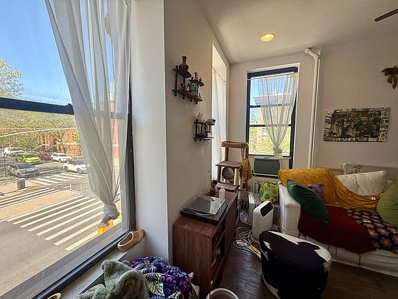 3rd image of 100 Jefferson Ave #2F