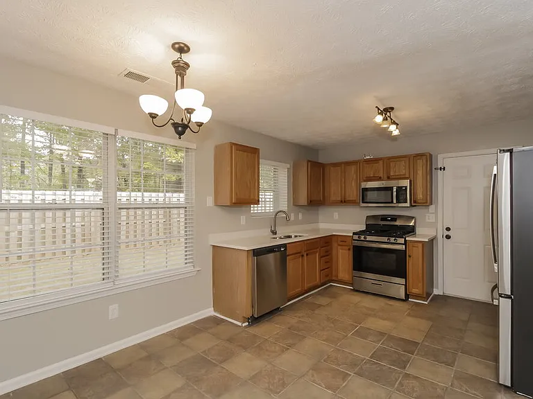 2910 Water Lily Ct — Photo 7