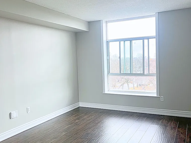 3559 Eglinton Ave W #611 — Photo 8