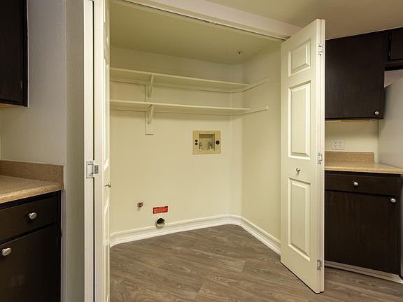 Washer & Dryer hookup