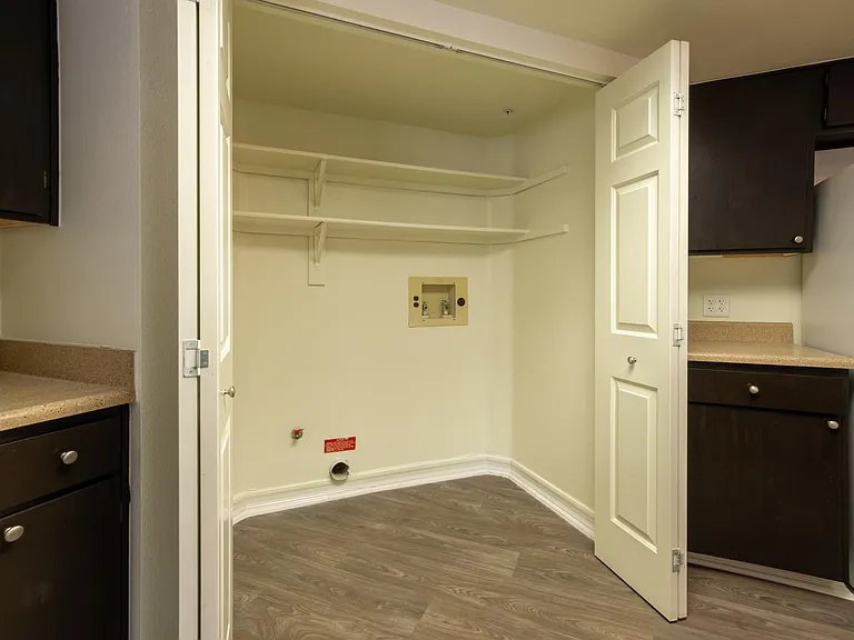 Washer & Dryer hookup