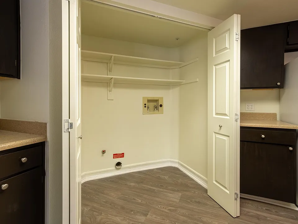 Washer & Dryer hookup