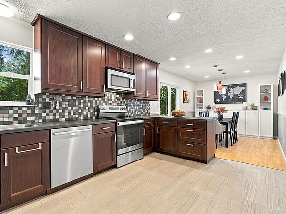 5th image of 4999 Castlerea Ct