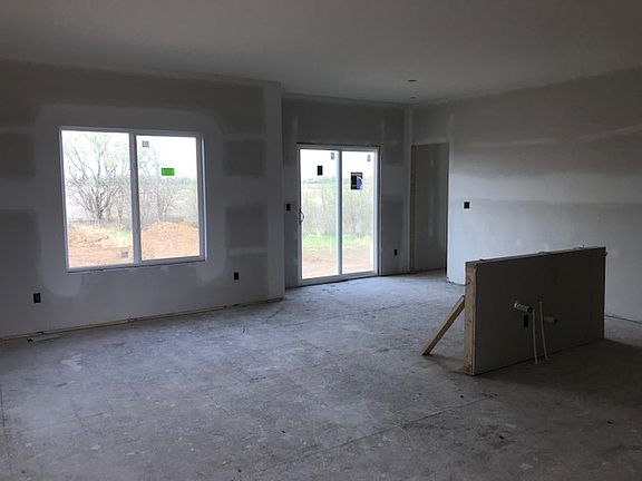 3rd image of 1525 N Aster Cir