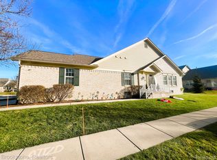 25309 Petros Dr, Flat Rock, MI 48134