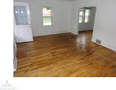4th image of 1100 Parker St