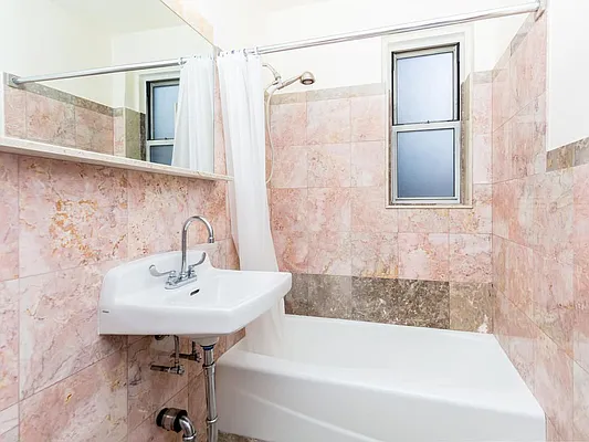 Sold by Re/Max In The City | media 28