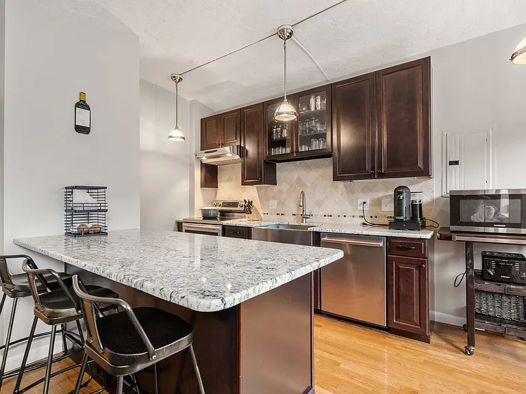9 Battery St #7 — Photo 5