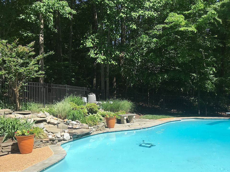 2nd image of 6080 Thrave Ln