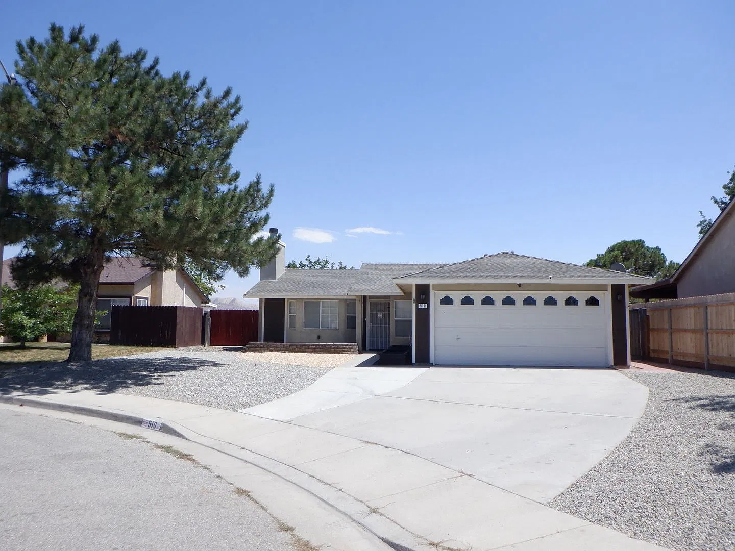 Beautiful Home In The Heart of Tehachapi — Photo 2