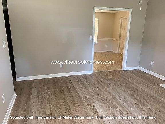 3rd image of 2828 Cranbrook Dr