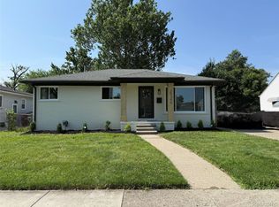 20306 Rosedale St, Saint Clair Shores, MI 48080