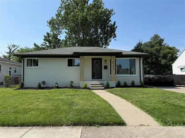 20306 Rosedale St, Saint Clair Shores, MI 48080
