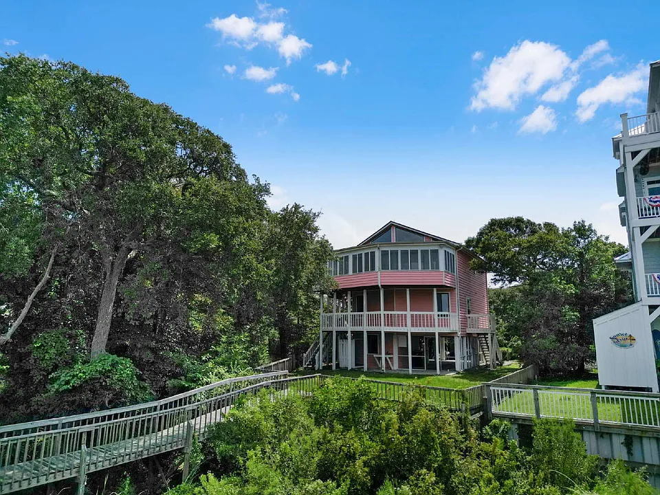 111 S Oak Dr