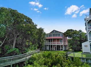 111 S Oak Dr, Surf City, NC 28445