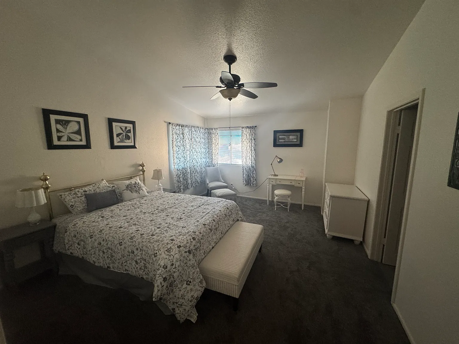 2 bed, 2.5 bath, 1349 sqft, $1,600 — Photo 2