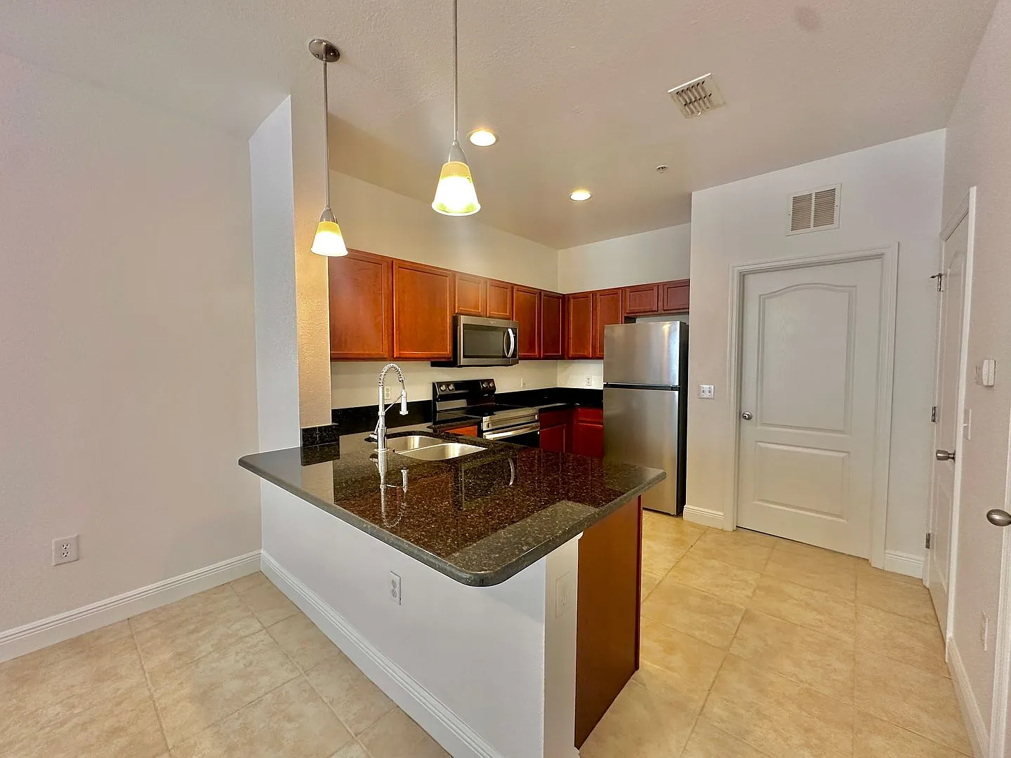 Spacious 3BR/3BA Home in Chase Hollow $500 Move-In Credit — Photo 4