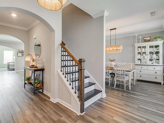4th image of 230 Clairmeade Way