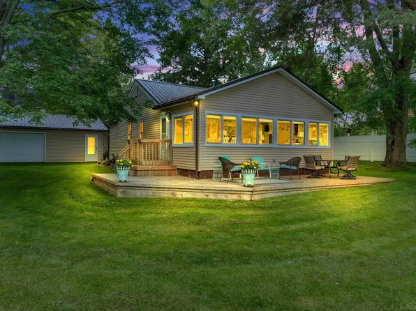 7395 Lakeview Dr, Lexington, MI 48450