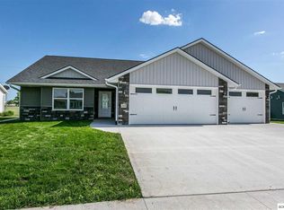 225 Fairview Dr, Manchester, IA 52057