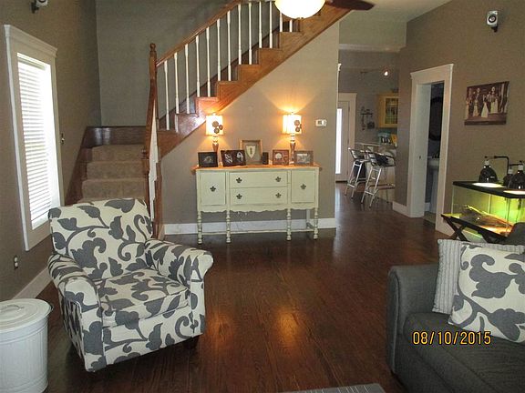 2nd image of 401 E Rosewood St