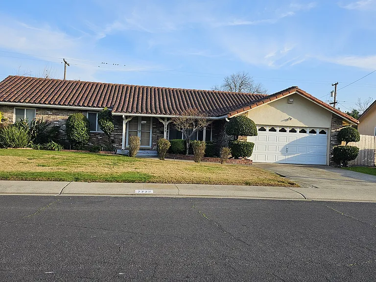 7722 Woodside Dr — Photo 3