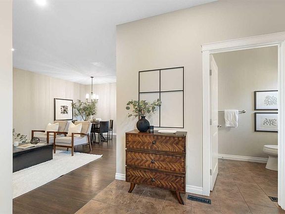 4th image of 100 SW Lakeside Vw