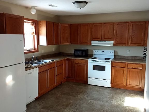 3rd image of 15 W Cedar St