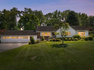 18 Halsey Pl, Valhalla, NY 10595