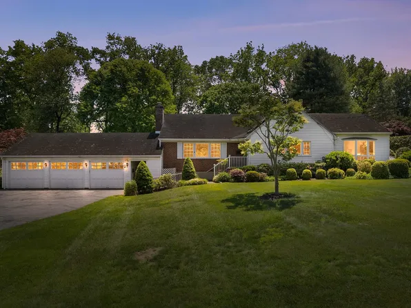 18 Halsey Place, Valhalla, NY 10595