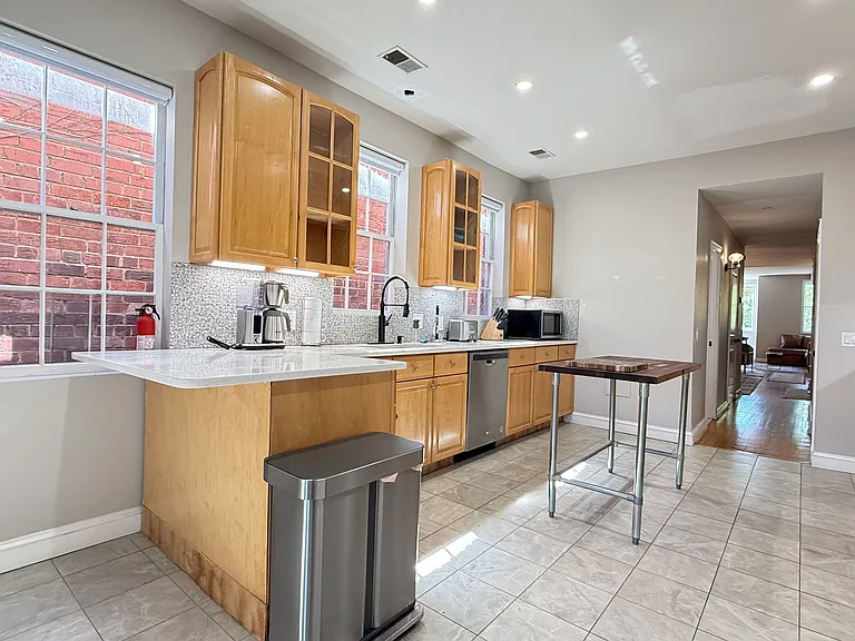 1118 F St NE #3 — Photo 14