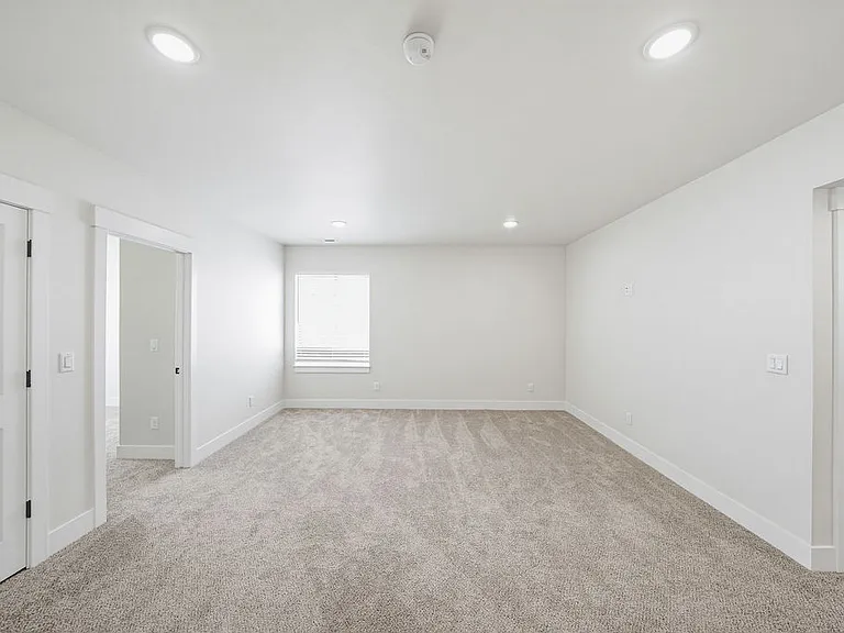 445 E River Ln — Photo 6