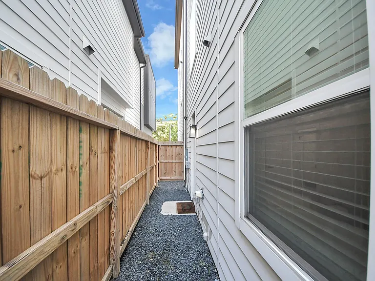 3004 Holman St — Photo 3