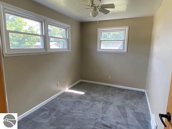 4th image of 9617 W Broadway St