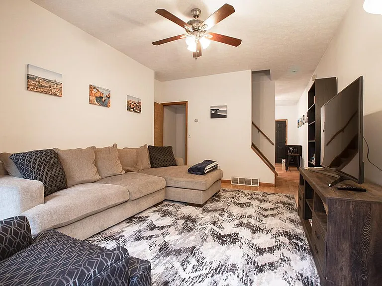 413 E Carson St — Photo 1