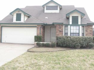 408 Benjamin Ln, Arlington, TX 76002