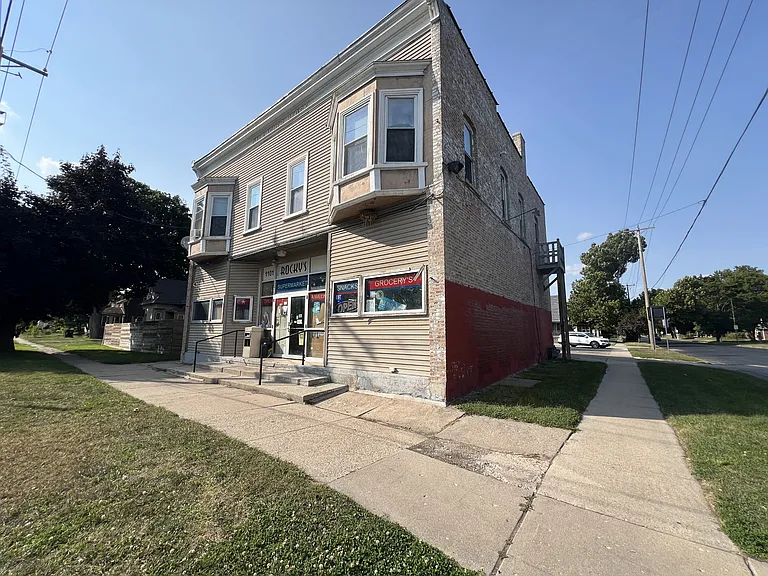 700 Hackett St — Photo 10