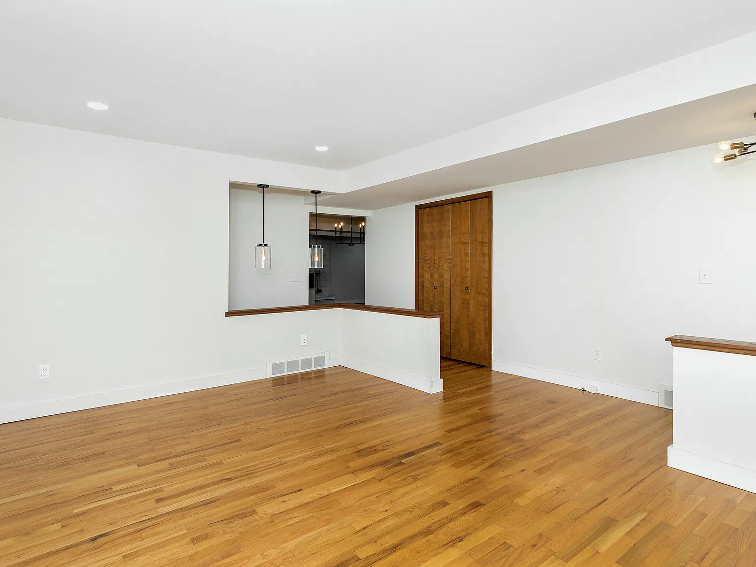 3 bed, 1618 sqft, $2,400 — Photo 4