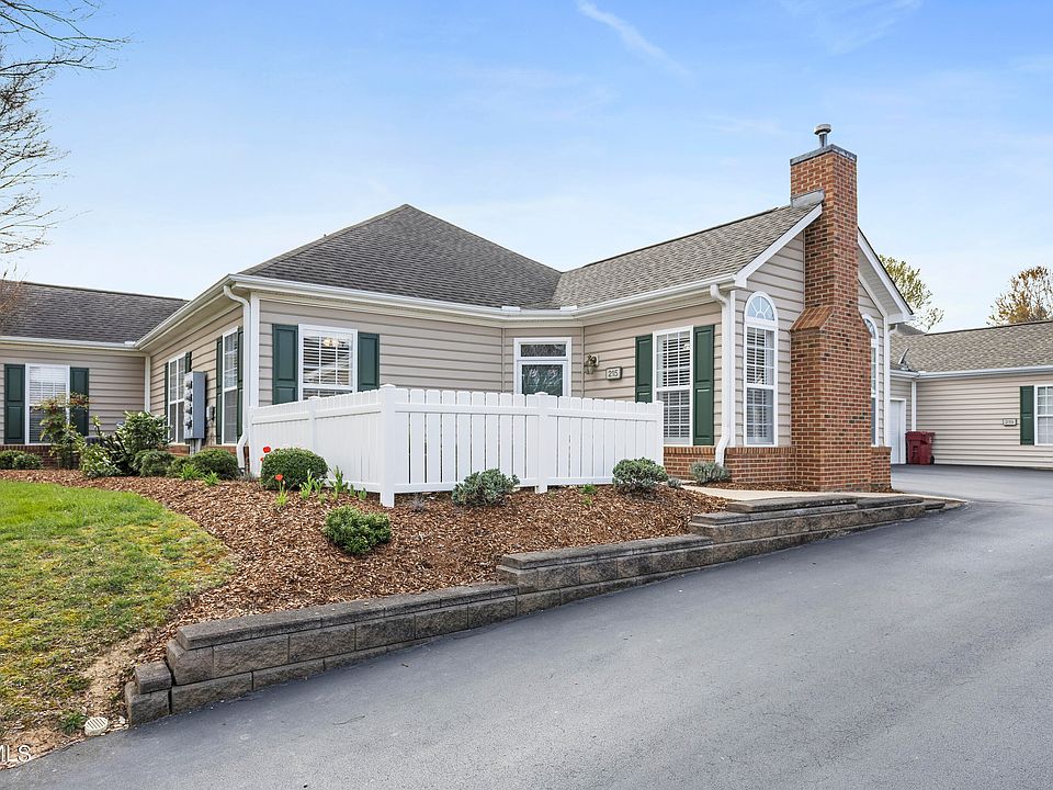 1st image of 215 Avonlea Pl #215