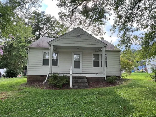 4289 N Old 52 Rd, Pinnacle, NC 27043