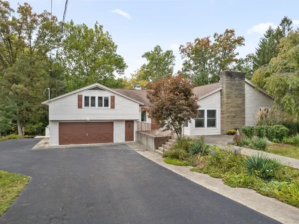 416 Crescent Ln, Vestal, NY 13850